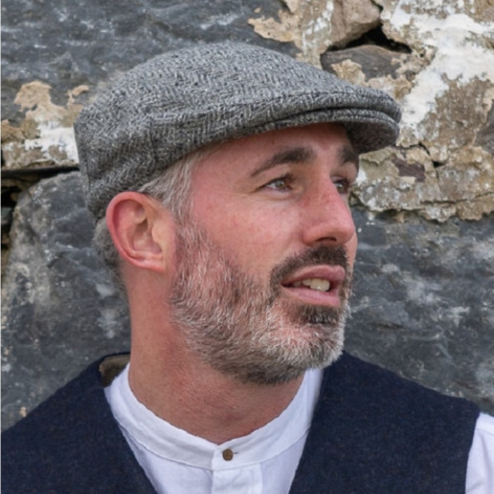 Man of Aran + Wool Cap + Made in Ireland Tweed Gray/Black Houndstooth